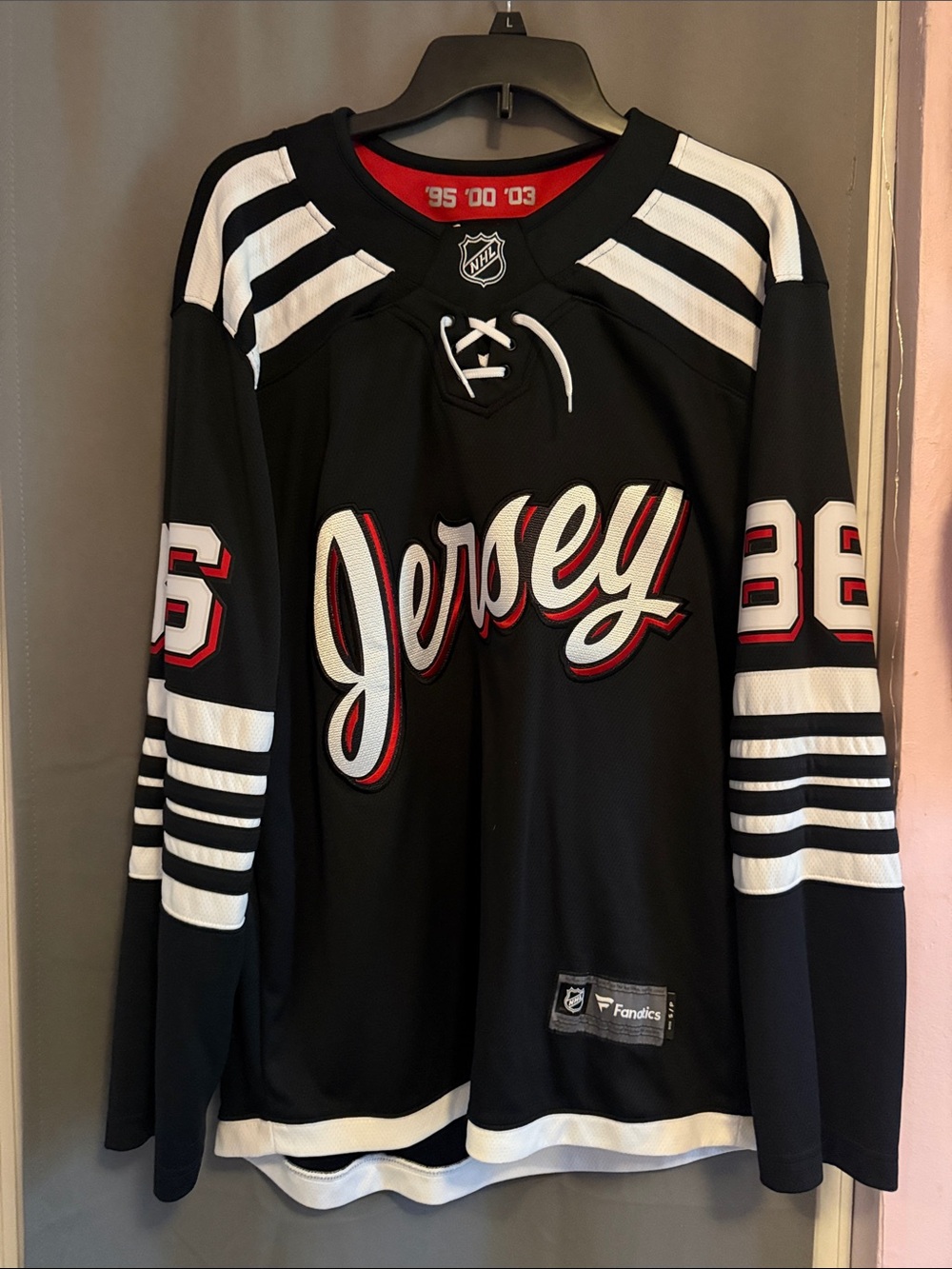 Fanatics Black Jersey Script Hockey Sweater with White & Red Accents men Hughes